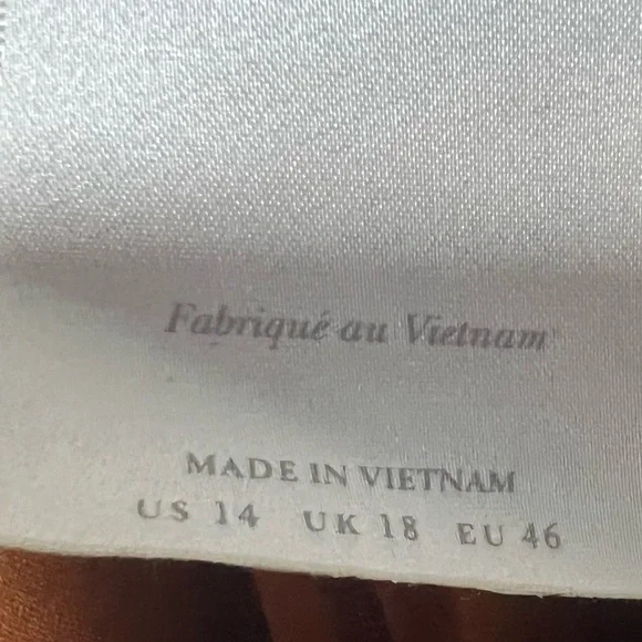 BHLDN Cali Satin Cowl-Neck Midi
Slip Dress in Excellent Pre Loved Condition - Picture 7 of 7